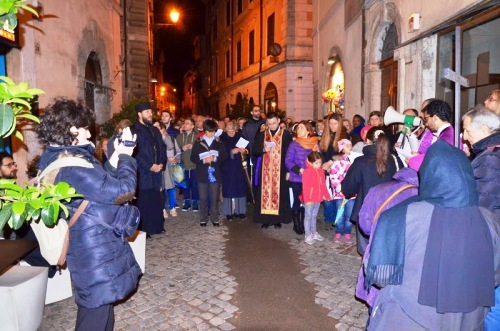 Греко-католики участь у спільній Хресній Дорозі вулицями Рима (ФОТО)